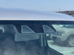 スズキのセーフティーサポート。フロントガラスに設置されたカメラが前方状況を検知し各種制動を行います。