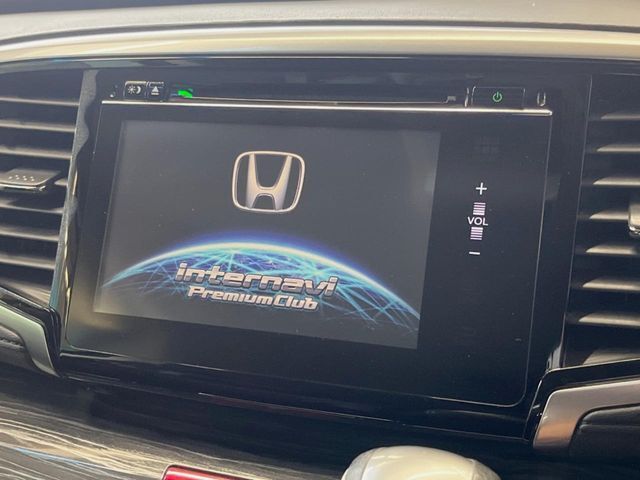 【メーカー純正ナビ】インテリアに溶け込むスタイリッシュな「専用設計」メーカーナビを装備♪視認性や操作性など基本性能にも優れ、より上質なカーライフをお楽しみいただけます。