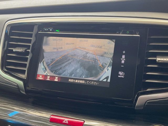 【バックカメラ】駐車時に後方がリアルタイム映像で確認できます。大型商業施設や立体駐車場での駐車時や、夜間のバック時に大活躍！運転スキルに関わらず、今や必須となった装備のひとつです！