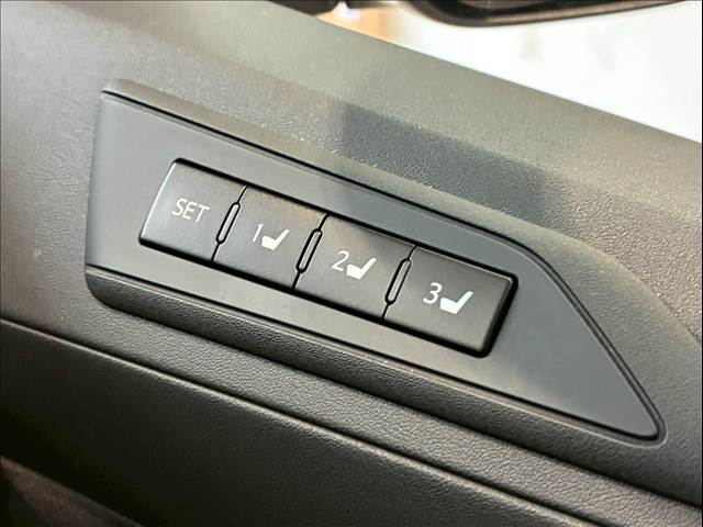 【シートメモリー】も搭載しております。お好みの位置を3名分登録することが可能です。