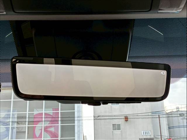 【デジタルインナーミラー】を搭載しております。ミラーにより後方確認ができますので、駐車の際などに役立ちます。