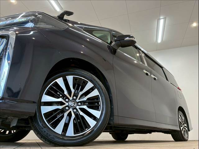 【純正18インチAW】装備です！また、当社では社外AWやスタッドレスタイヤの販売も行っております！！