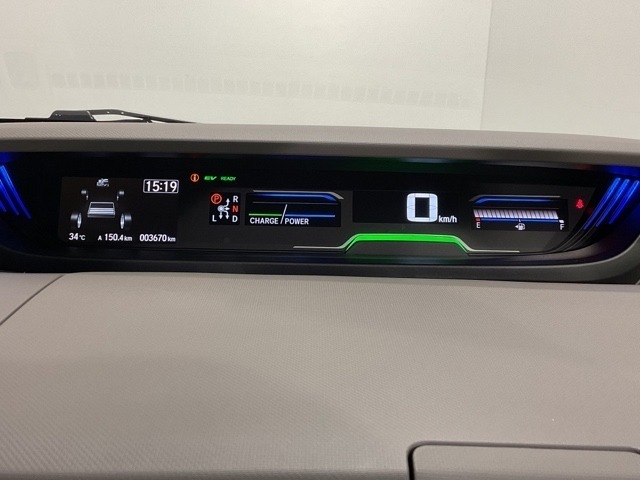 鮮明に見えるデジタルメーター情報を多数表示します。