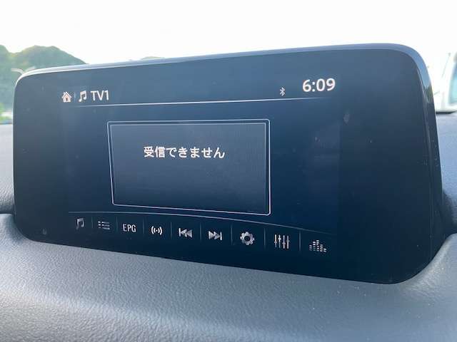 最近では、スマホをナビ代わりにされる方もいらっしゃいますが、運転中の操作は大変危険です。まだまだカーナビは必須ですよ！