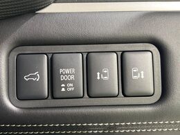 【両側パワースライドドア】スマートキーや運転席のスイッチで後席両側スライドドアの開閉が可能♪電動だから力を入れてドアを開ける必要が無く、小さなお子様でも簡単に開け閉めでき快適です♪