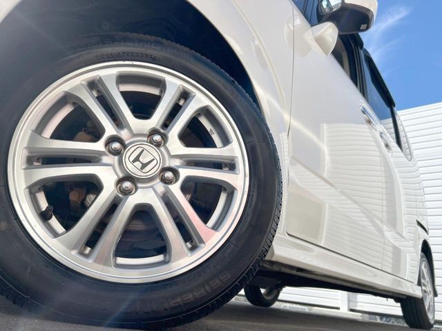 【純正14インチアルミホイール】外観にマッチした純正アルミホイールを装着しております。各種社外アルミホイールや、スタッドレスタイヤも取扱いしております。是非ご相談ください♪