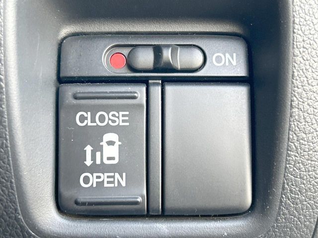 【パワースライドドア】スマートキーや運転席のスイッチでスライドドアの開閉が可能♪電動だから力を入れてドアを開ける必要が無く、小さいお子様でも、重い荷物を持っている時もラクに開け閉めできます♪