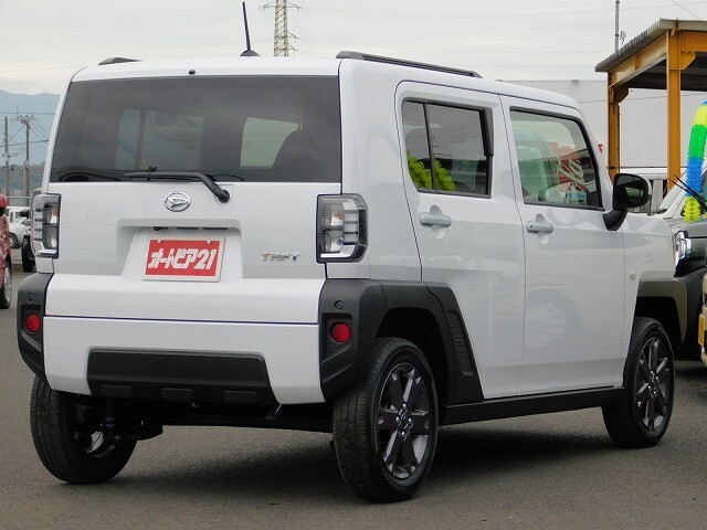 弊社は自動車（新車・中古車)の販売だけではなく、自社整備工場1カ所、鈑金工場2カ所を所有しております。