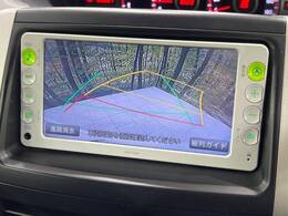 【バックカメラ】駐車時に後方がリアルタイム映像で確認できます。大型商業施設や立体駐車場での駐車時や、夜間のバック時に大活躍！運転スキルに関わらず、今や必須となった装備のひとつです！