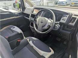 明るく元気なスタッフが1台1台丁寧に内外装クリーニング、点検・整備を行っております。