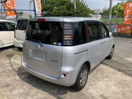 フロント左右リア左右にコーナーソナー付き♪さらにバックカメラも♪リア・プライバシィガラスも