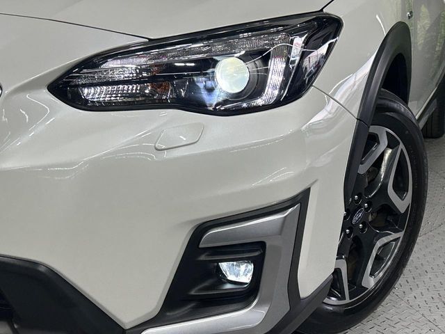【LEDヘッドライト】悪天候や夜間走行時も良好な視界を確保し安心して運転できる高輝度LEDヘッドライトを装備！点灯速度が早く、消費電力も抑えられています。