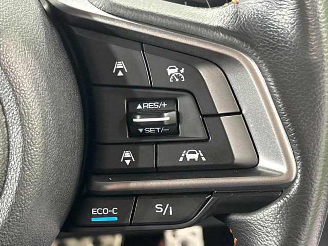 【全車速追従機能付クルーズコントロール】高速道路での長距離走行が楽に！！自動で速度を保つクルーズコントロールが、衝突軽減システムと連携し、前方の車両を感知して車間を保つように速度調節してくれます！！