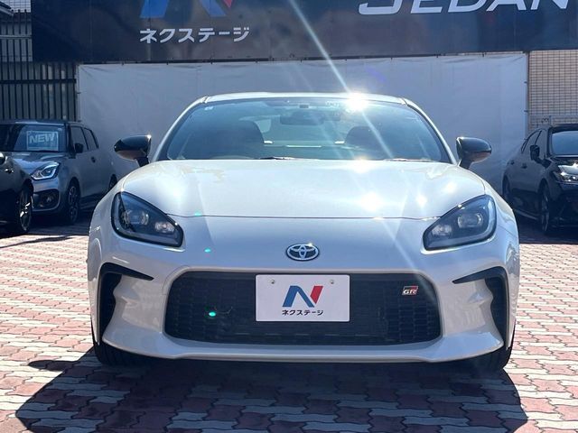弊社では、全車『修復歴なし』のお車のみ取り扱っております。専任バイヤーによる厳選した仕入れの後、入庫後の車両チェックを行い、ネクステージが認定した高品質な中古車をご提供しております。