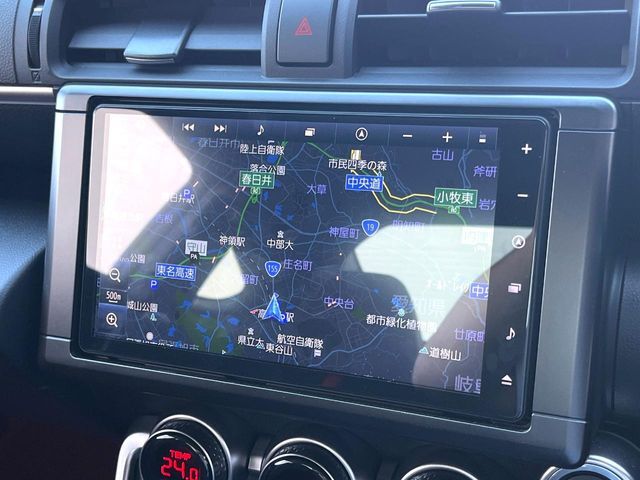 【ナビゲーション】目的地までしっかり案内してくれる使いやすいナビ。Bluetooth接続すればお持ちのスマホやMP3プレイヤーの音楽を再生可能！毎日の運転がさらに楽しくなります！！