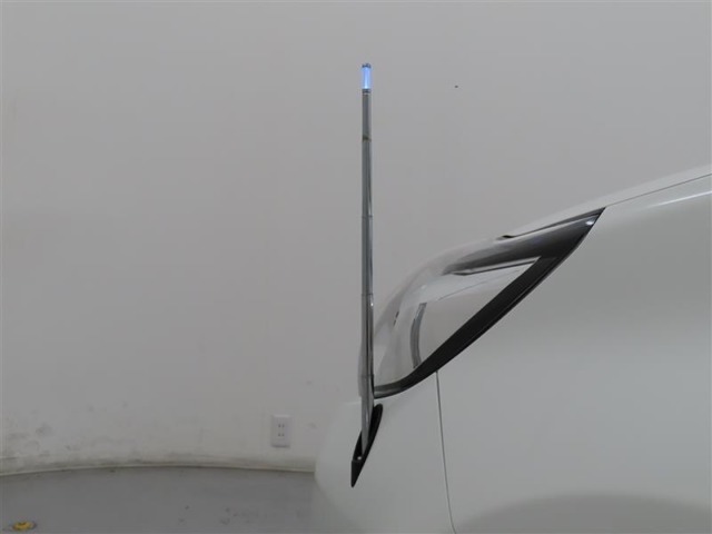 電動伸縮フェンダーランプを装備しております。