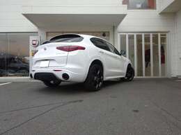 電動リアゲート装備