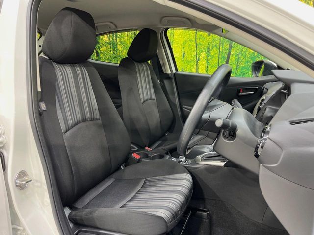 運転席シート廻りは使用感も少なく、良好な状態となっています。丁寧に使われていたことがよくわかりますね。