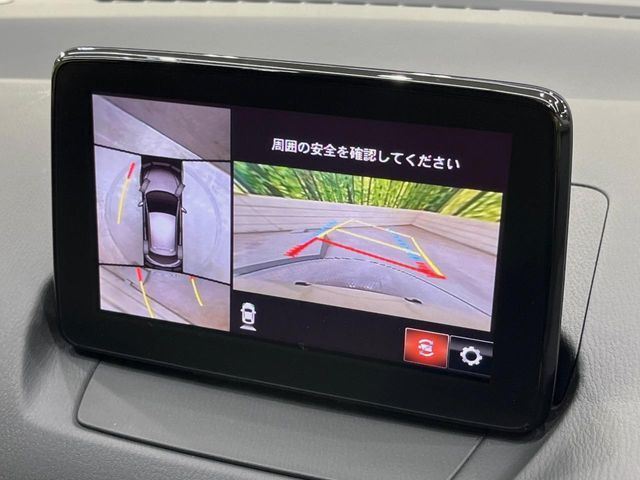 【360°ビューモニター】専用のカメラにより、上から見下ろしたような視点で360度クルマの周囲を確認することができます☆死角部分も確認しやすく、狭い場所での切り返しや駐車もスムーズに行えます。