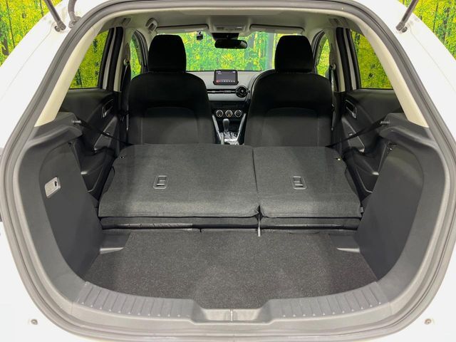 積み下ろしのしやすいデッキにはたっぷりと荷物を積み込んでいただけます。遊びから仕事まで、様々なシーンで頼れます♪