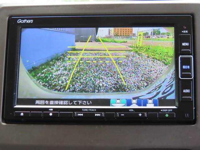 リアワイドカメラシステム！従来の視野に加えて、後方側方を約180°まで見えるワイドビューと、後方を真上から見たような視野で駐車時などに便利なトップダウンビューの3つの視野があります！