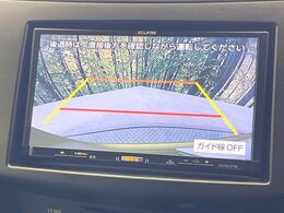 【バックカメラ】駐車時に後方がリアルタイム映像で確認できます。大型商業施設や立体駐車場での駐車時や、夜間のバック時に大活躍！運転スキルに関わらず、今や必須となった装備のひとつです！