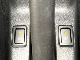 【シートヒーター】寒い日に重宝するシートヒーター！エアコンより早く温まってくれるので寒がりの人も安心ですね♪エアコンの温風は乾燥するから苦手、という方にもをおすすめです。