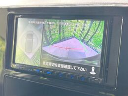 【マルチアラウンドモニター】専用のカメラにより、上から見下ろしたような視点で360度クルマの周囲を確認することができます☆死角部分も確認しやすく、狭い場所での切り返しや駐車もスムーズに行えます。