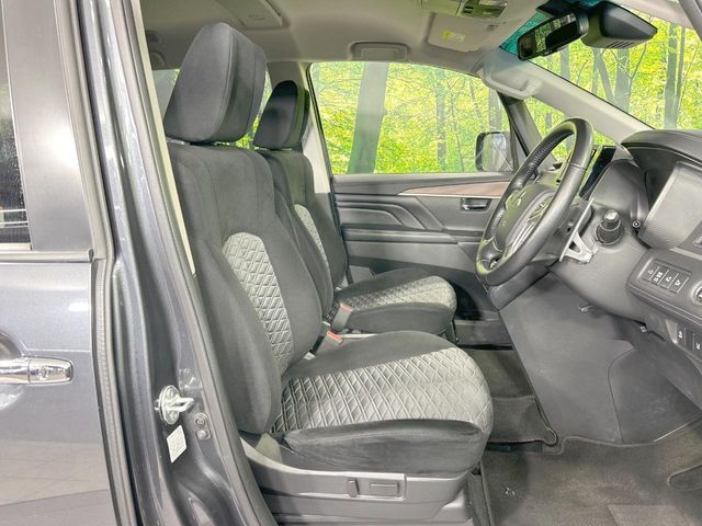 運転席シート廻りは使用感も少なく、良好な状態となっています。丁寧に使われていたことがよくわかりますね。
