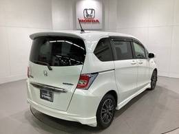 Honda認定中古車 U-Selectは3つの安心をお約束します。　1　Hondaのプロが整備した安心。 2　第三者機関がチェックした安心。　3　購入後もHondaが保証する安心。