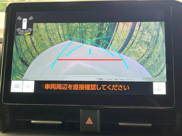 【バックカメラ】駐車時に後方がリアルタイム映像で確認できます。大型商業施設や立体駐車場での駐車時や、夜間のバック時に大活躍！運転スキルに関わらず、今や必須となった装備のひとつです！