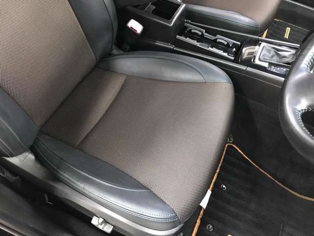 【全国納車OK】　現車をご覧になれないお客様でも、安心してお車をご購入いただける環境を整えております。 色々な角度から撮影したたくさんの画像など豊富な資料送りいたしております。