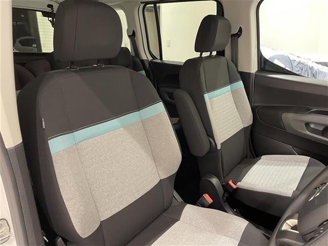 LIBERALAでは多種多様の車種をご用意させていただいております。お客様がご納得いくまで、そのお車の持つ特性を五感すべてで感じ取っていただける場をご提供します。
