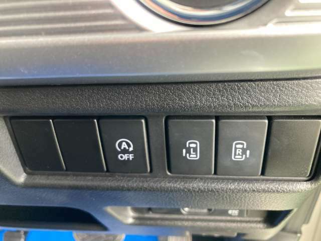 両側電動スライドドアは、運転席での制御も可能です。