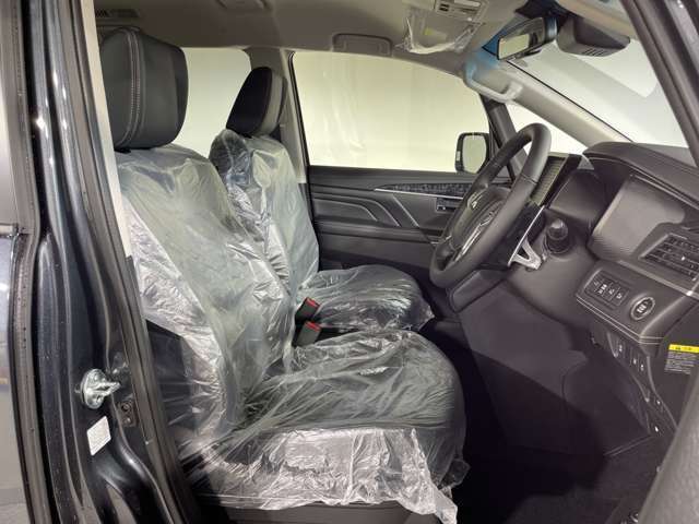 【運転席】座り心地が良いシートなので長時間の運転でも快適にお過ごしいただけます。新品のフロアマットのご注文も可能です。掲載箇所以外にご希望の写真がございましたらお気軽にお問い合わせ下さい。