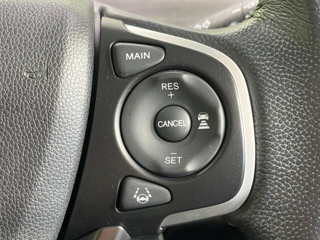【アダプティブクルーズコントロール】高速道路での長距離走行が楽に！！自動で速度を保つクルーズコントロールが、衝突軽減システムと連携し、前方の車両を感知して車間を保つように速度調節してくれます！！