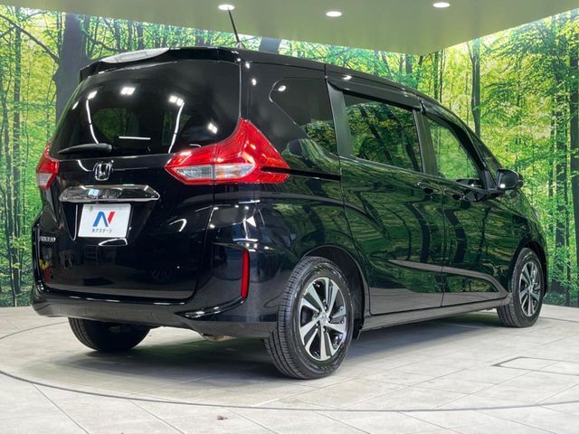 大好評のボディコーティング「弾スプラッシュコート」もご納車までに施工可能。通常のガラスコートと異なる、耐久年数6年の無機質ガラスコーティングが、ボディをキレイな状態に保ってくれます。