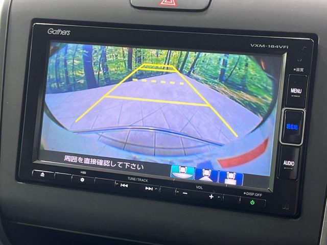 【バックカメラ】駐車時に後方がリアルタイム映像で確認できます。大型商業施設や立体駐車場での駐車時や、夜間のバック時に大活躍！運転スキルに関わらず、今や必須となった装備のひとつです！
