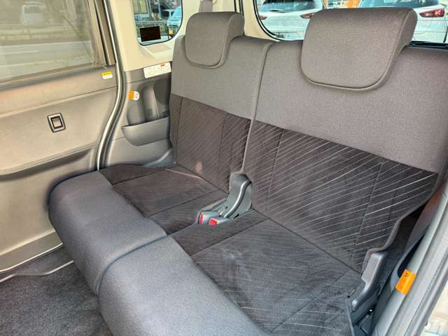 軽自動車なのに室内広々！小さなお子様は室内でお着替えもできますよ！！