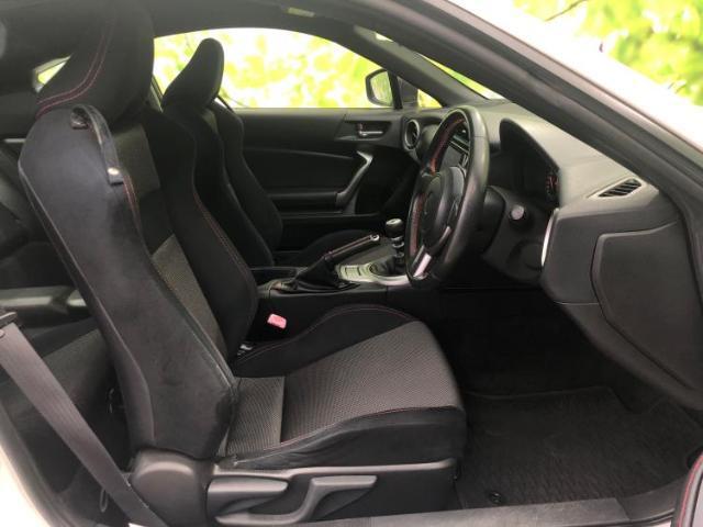 「この車の写真をもっと見たい」「状態が気になる」「この装備はついている？」どんな小さな疑問でもお気軽にお問い合わせください！