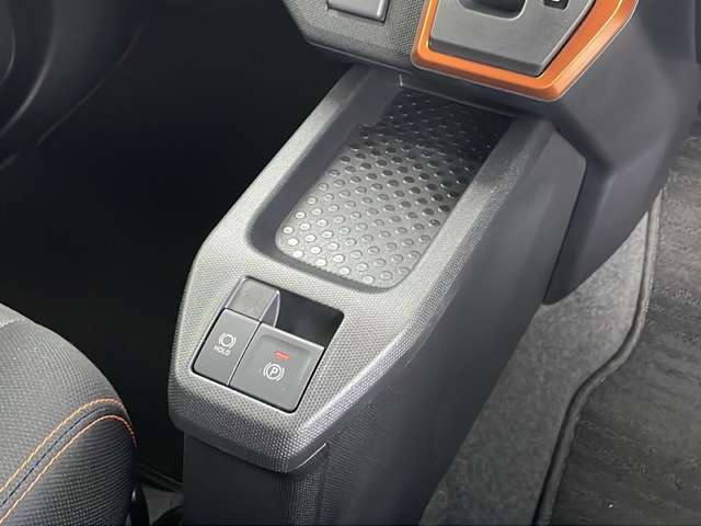 【運転席操作部】快適なドライブを楽しむための機能が装備されています！運転席から触れるので、使いやすいです！除菌プランいれていただくと、さらに清潔で安心していただけます！