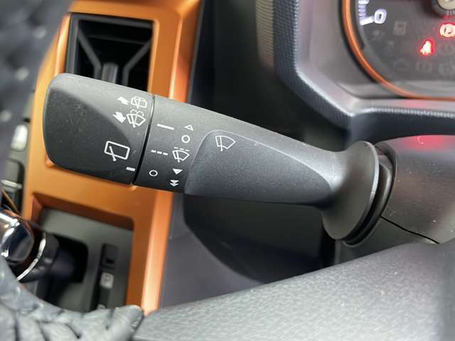 【運転席操作部】快適なドライブを楽しむための機能が装備されています！運転席から触れるので、使いやすいです！除菌プランいれていただくと、さらに清潔で安心していただけます！