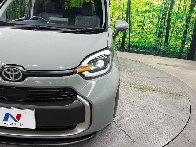 【LEDヘッドライト】悪天候や夜間走行時も良好な視界を確保し安心して運転できる高輝度LEDヘッドライトを装備！点灯速度が早く、消費電力も抑えられています。