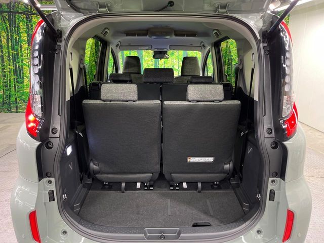 普段のお買い物や通勤、送迎等に十分な荷室スペースを確保しております。セカンドシートを倒すと、大きな荷物の積載も可能です♪