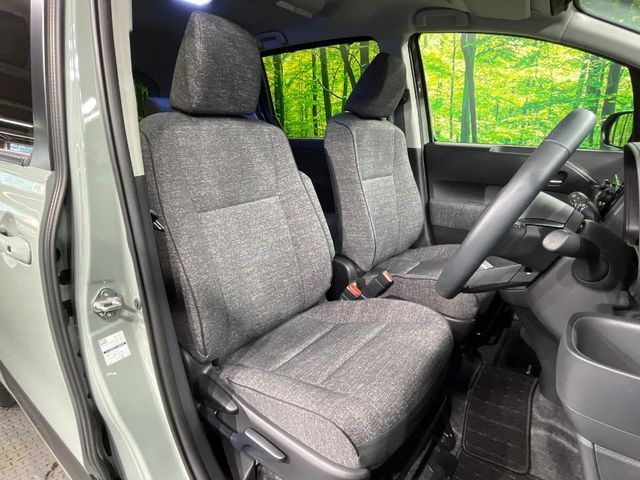 運転席シート廻りは使用感も少なく、良好な状態となっています。丁寧に使われていたことがよくわかりますね。