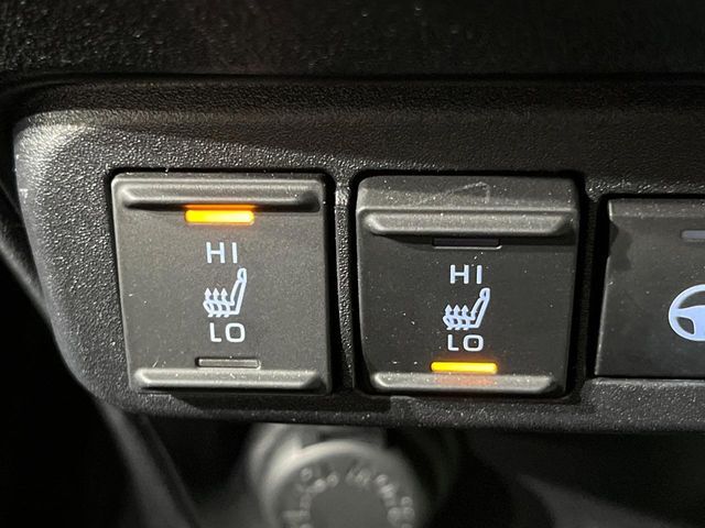 【シートヒーター】寒い日に重宝するシートヒーター！エアコンより早く温まってくれるので寒がりの人も安心ですね♪エアコンの温風は乾燥するから苦手、という方にもをおすすめです。