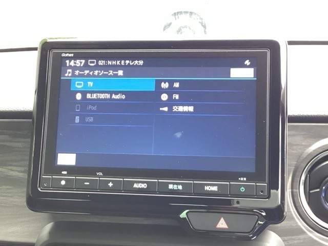 お持ちのスマートフォンと連携して、ナビやBluetoothでの音楽再生が可能です。デザインはもちろん、操作性も良好です。