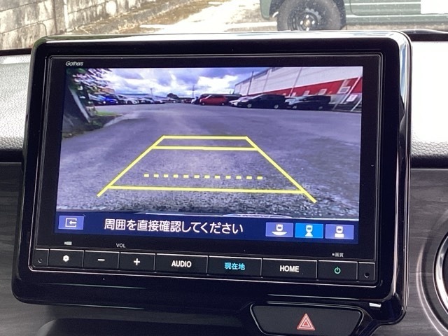 バックモニター付きで、車庫入れやバック時の後方確認をサポート。
