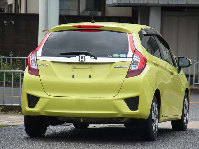 車検を受けてのお渡しです。車検代、重量税、自賠責保険料等含めたものがお支払総額です（他府県登録費、陸送費等は除く）。　車両本体価格に車検費用を含んでいないため掲載規約上「検無」という表記になります。