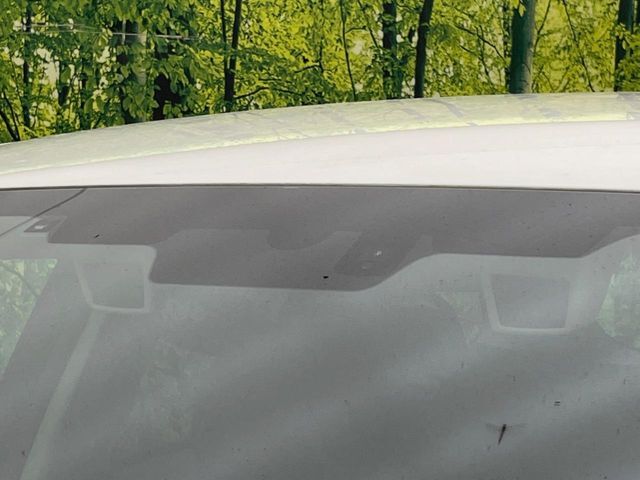 【アイサイトVer2】前方の車両等を検知し、衝突しそうな時は警報で注意を促し、ブレーキを踏む力をサポート。ブレーキを踏めなかった場合は衝突被害軽減ブレーキが作動、衝突回避をサポートします。